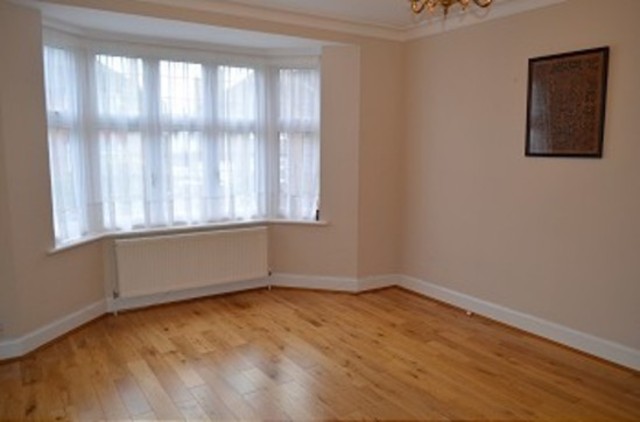  Image of 3 bedroom Detached house to rent in Forestdale London N14 at Forestdale  Southgate, N14 7DT