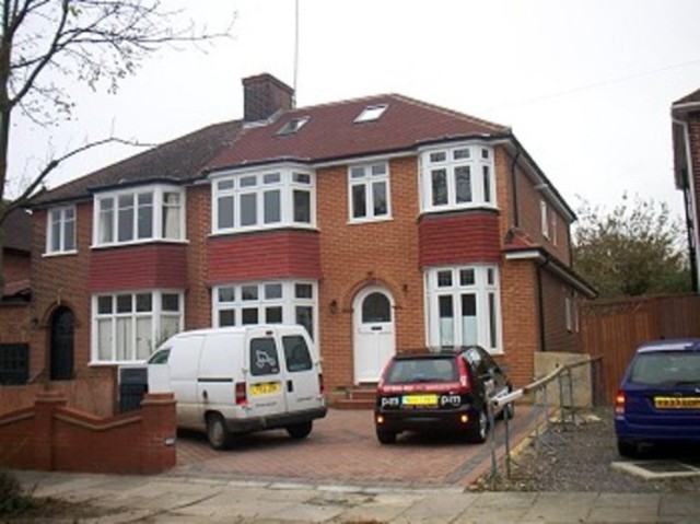  Image of House Share to rent in Blagdens Lane London N14 at Fountains Crescent Southgate Southgate, N14 6DB