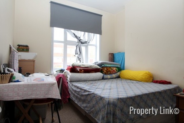  Image of 3 bedroom Flat for sale in Frinton Mews Ilford IG2 at Frinton Mews  Gants Hill, Essex, IG2 6JD