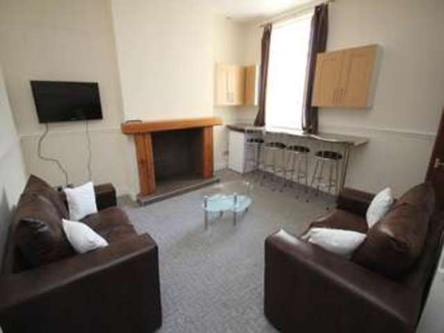  Image of 1 bedroom House Share to rent in Froghall Lane Warrington WA2 at Warrington Cheshire Fearnhead, WA2 7JP