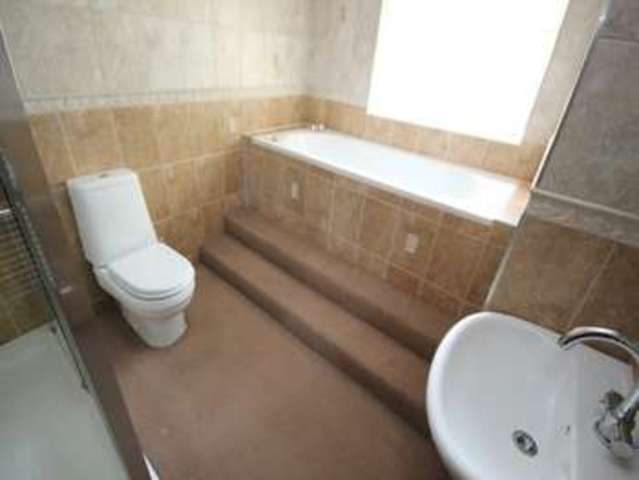  Image of 1 bedroom House Share to rent in Froghall Lane Warrington WA2 at Warrington Cheshire Fearnhead, WA2 7JP