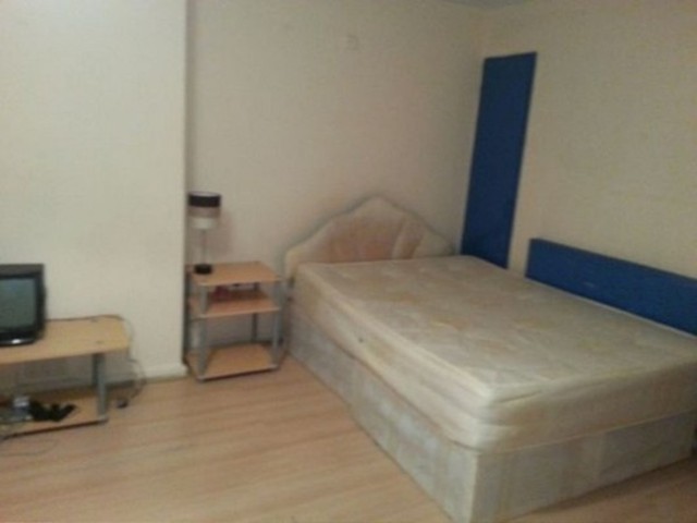 Image of 3 bedroom Terraced house to rent in Gantshill Crescent Ilford IG2 at GANTS HILL CRESCENT  ILFORD, IG2 6TS