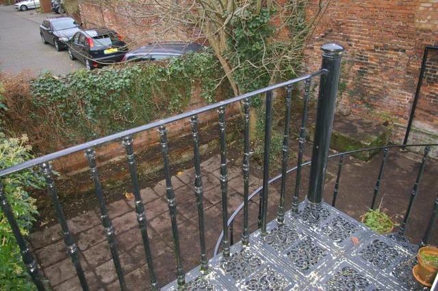  Image of 2 bedroom Flat to rent in George Street St. Albans AL3 at St Albans, AL3 4ES