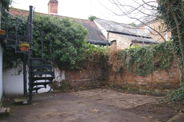  Image of 2 bedroom Flat to rent in George Street St. Albans AL3 at St Albans, AL3 4ES