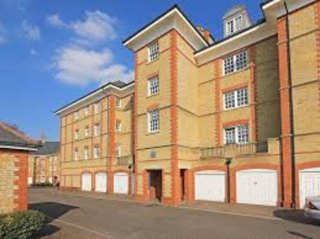  Image of 2 bedroom Flat to rent in Donovan Place London N21 at Giles Court Donovan Place Winchmore Hill, N21 1RZ