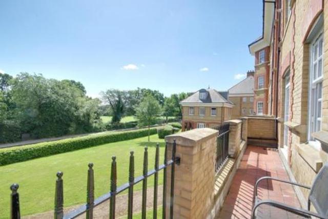  Image of 2 bedroom Flat to rent in Donovan Place London N21 at Giles Court Donovan Place Winchmore Hill, N21 1RZ