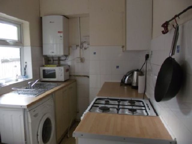  Image of 4 bedroom House Share to rent in Gleave Road Selly Oak Birmingham B29 at Selly Oak West Midlands Selly Oak, B29 6JR