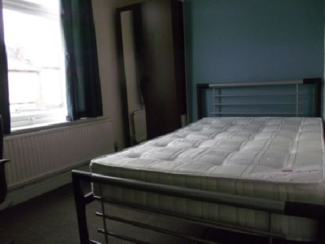  Image of 4 bedroom House Share to rent in Gleave Road Selly Oak Birmingham B29 at Selly Oak West Midlands Selly Oak, B29 6JR