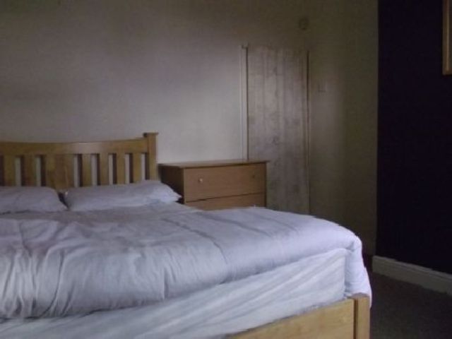  Image of 4 bedroom House Share to rent in Gleave Road Selly Oak Birmingham B29 at Selly Oak West Midlands Selly Oak, B29 6JR