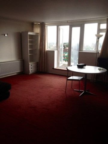  Image of 4 bedroom Penthouse to rent in Glebelands Avenue Ilford IG2 at GLEBLANDS AVENUE  NEWBURY PARK, IG2 7DJ