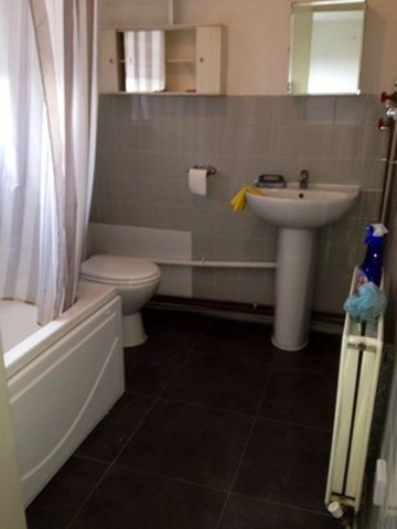  Image of 4 bedroom Penthouse to rent in Glebelands Avenue Ilford IG2 at GLEBLANDS AVENUE  NEWBURY PARK, IG2 7DJ