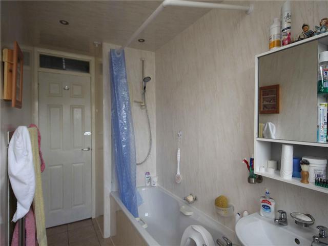  Image of 2 bedroom Flat to rent in Glen Road Deans Livingston EH54 at Deans West Lothian West Lothian, EH54 8DQ