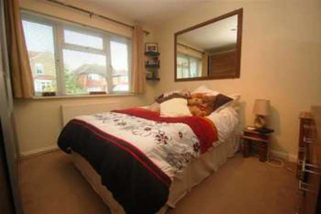  Image of 2 bedroom Apartment to rent in St. Philips Avenue Worcester Park KT4 at Worcester Park, KT4 8JY