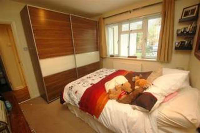  Image of 2 bedroom Apartment to rent in St. Philips Avenue Worcester Park KT4 at Worcester Park, KT4 8JY