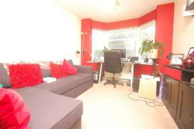  Image of 2 bedroom Apartment to rent in St. Philips Avenue Worcester Park KT4 at Worcester Park, KT4 8JY