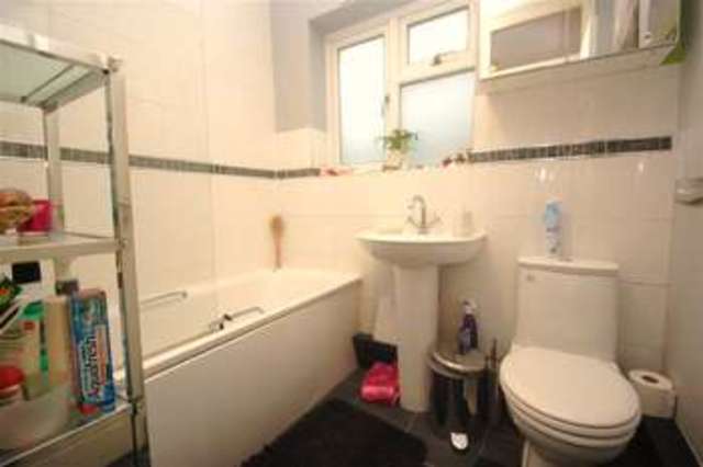  Image of 2 bedroom Apartment to rent in St. Philips Avenue Worcester Park KT4 at Worcester Park, KT4 8JY