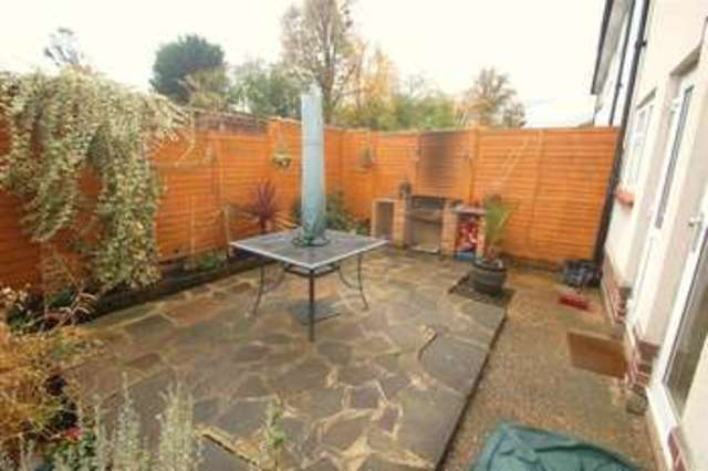  Image of 2 bedroom Apartment to rent in St. Philips Avenue Worcester Park KT4 at Worcester Park, KT4 8JY
