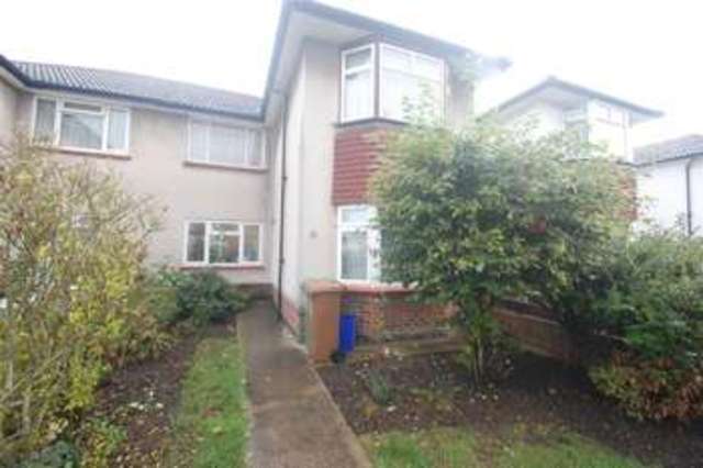  Image of 2 bedroom Apartment to rent in St. Philips Avenue Worcester Park KT4 at Worcester Park, KT4 8JY