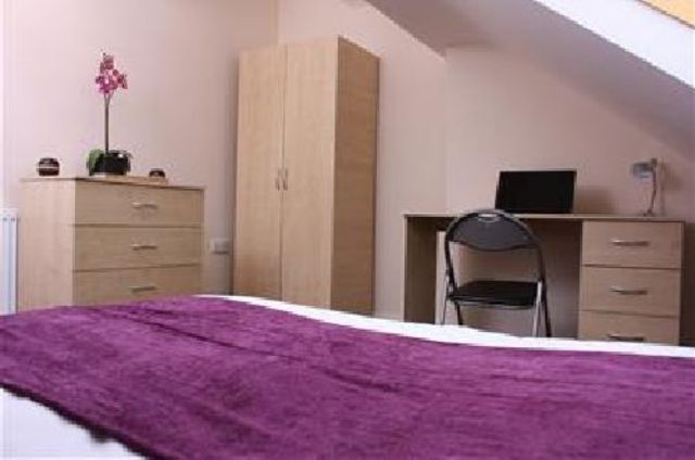  Image of 6 bedroom House Share to rent in Gloucester Avenue Lenton Nottingham NG7 at Lenton Nottinghamshire Lenton, NG7 2DQ