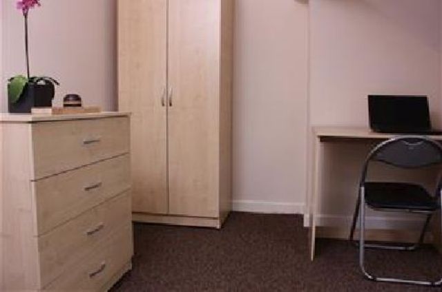  Image of 6 bedroom House Share to rent in Gloucester Avenue Lenton Nottingham NG7 at Lenton Nottinghamshire Lenton, NG7 2DQ