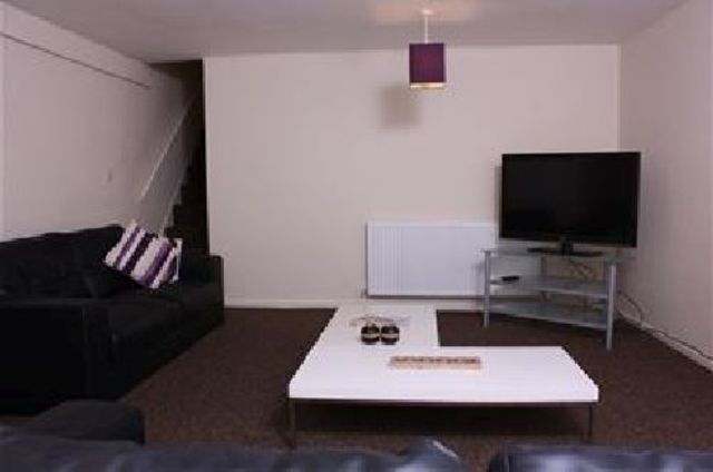  Image of 6 bedroom House Share to rent in Gloucester Avenue Lenton Nottingham NG7 at Lenton Nottinghamshire Lenton, NG7 2DQ