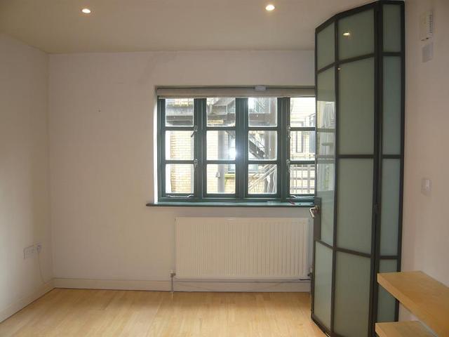  Image of 3 bedroom Detached house to rent in Gloucester Road Brighton BN1 at Brighton, BN1 4AF