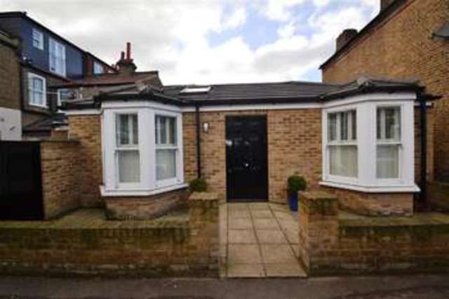  Image of 1 bedroom Bungalow to rent in Goodenough Road London SW19 at Wimbledon, SW19 3QW