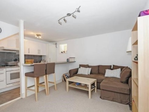  Image of 1 bedroom Detached house to rent in Goring Road London N11 at Goring Road  Bounds Green, N11 2BT