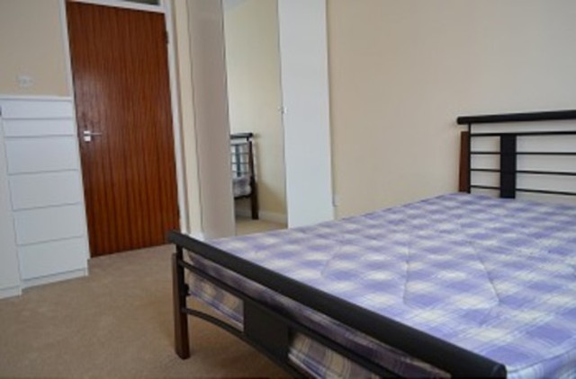  Image of 3 bedroom Flat to rent in Grange Gardens London N14 at Grange Gardens  Southgate, N14 6QN