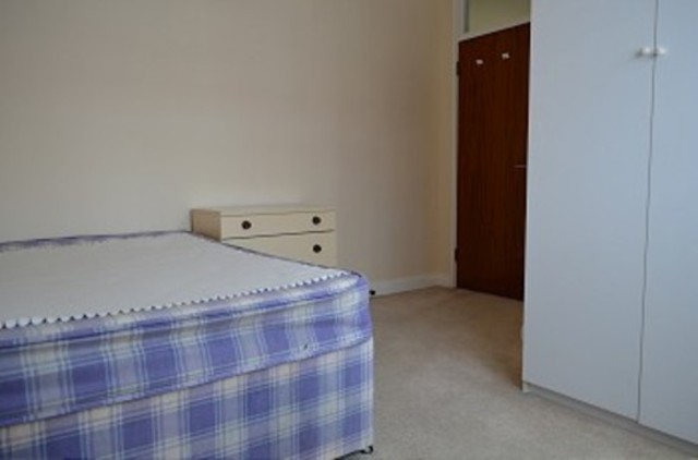  Image of 3 bedroom Flat to rent in Grange Gardens London N14 at Grange Gardens  Southgate, N14 6QN