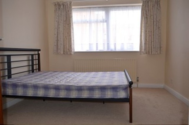  Image of 3 bedroom Flat to rent in Grange Gardens London N14 at Grange Gardens  Southgate, N14 6QN