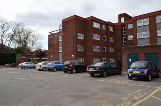  Image of 3 bedroom Flat to rent in Grange Gardens London N14 at Grange Gardens  Southgate, N14 6QN