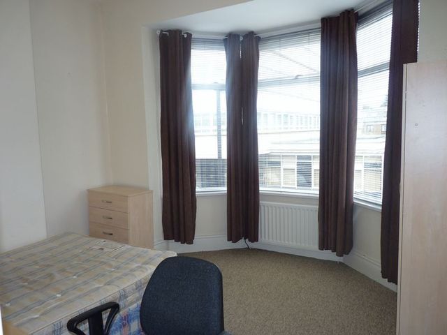  Image of 3 bedroom Flat to rent in Grantham Road Newcastle upon Tyne NE2 at Grantham Road Array Jesmond, NE2 1QX
