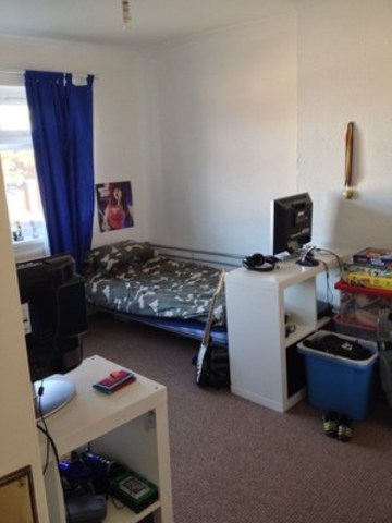  Image of 3 bedroom Detached house to rent in Greenside Becontree Dagenham RM8 at GREEN LANE  DAGENHAM, RM8 1YB