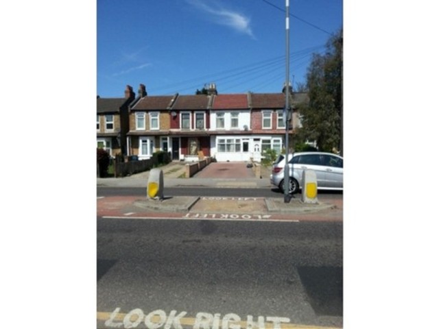 Image of 3 bedroom Detached house to rent in Green Lane Ilford IG3 at Green LANE  ILFORD, IG3 9JU