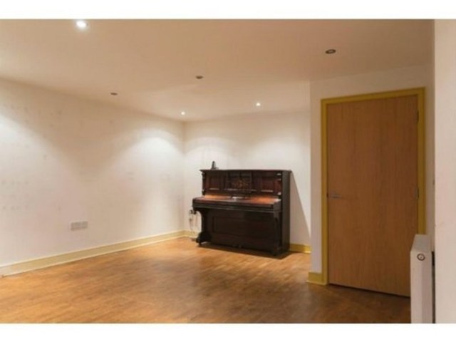  Image of 2 bedroom Apartment to rent in Green Lanes London N4 at GREEN LANE  MANOR HOUSE, N4 2JG