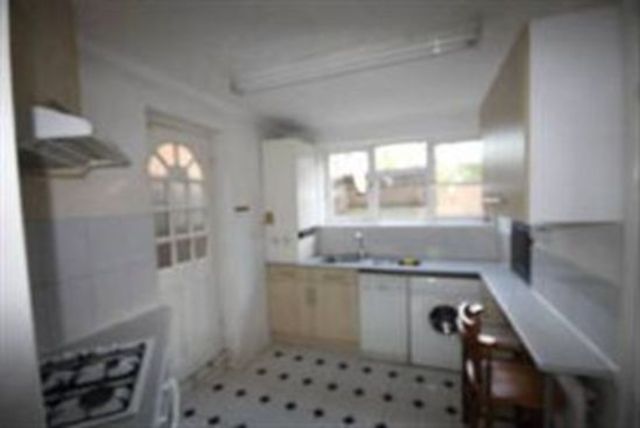  Image of 4 bedroom Detached house to rent in Green Lanes London N4 at Green Lanes  Finsbury Park, N4 2HA