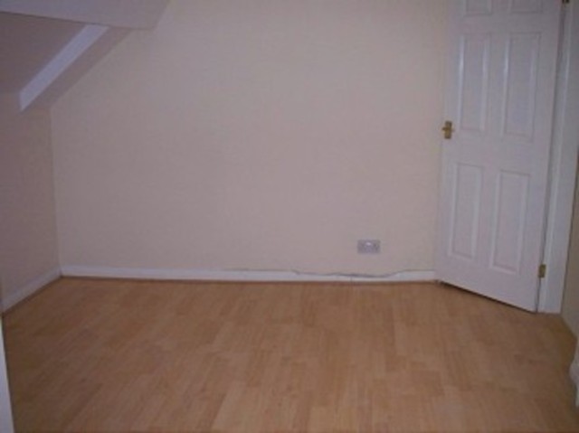  Image of Studio flat to rent in Green Lanes London N13 at Green Lanes  Palmers Green, N13 5UE