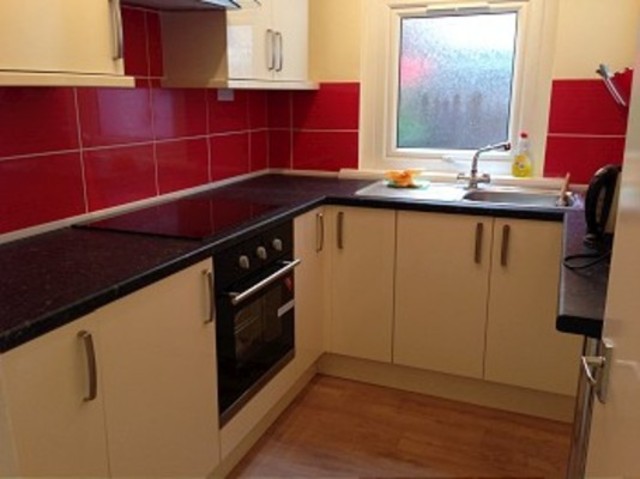  Image of 3 bedroom Flat to rent in Green Lanes London N13 at Green Lanes  Palmers Green, N13 4TY