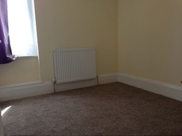  Image of 3 bedroom Flat to rent in Green Lanes London N13 at Green Lanes  Palmers Green, N13 4TY