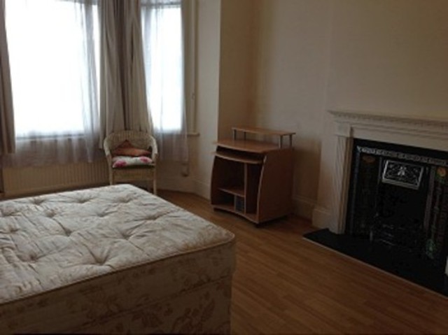  Image of 6 bedroom Detached house to rent in Green Lanes London N13 at Green Lanes  Palmers Green, N13 4DR