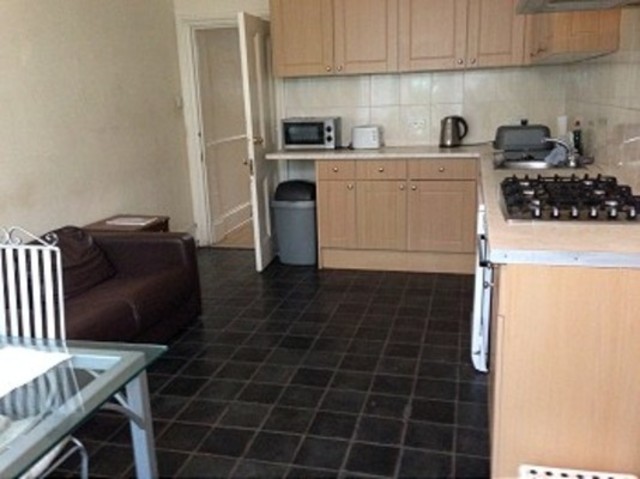  Image of 6 bedroom Detached house to rent in Green Lanes London N13 at Green Lanes  Palmers Green, N13 4DR
