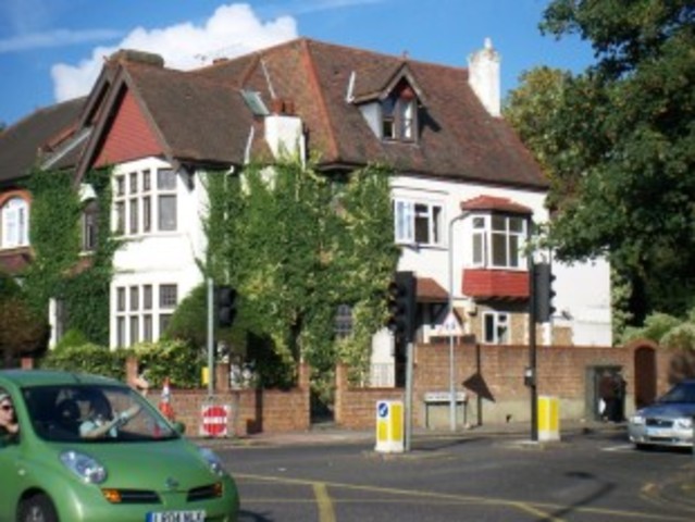  Image of Studio flat to rent in Green Lanes London N13 at Green Lanes  London, N13 5UE