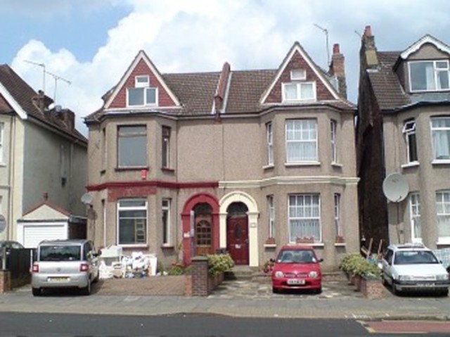  Image of 6 bedroom Semi-Detached house to rent in Green Lanes London N13 at Green Lanes  Palmers Green, N13 4DR