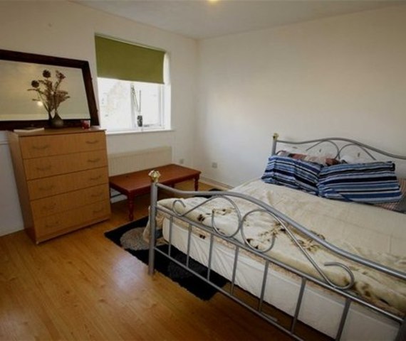  Image of 1 bedroom End of Terrace to rent in Greenacre Gardens London E17 at Greenacre Gardens  Walthamstow, London, E17 9EX