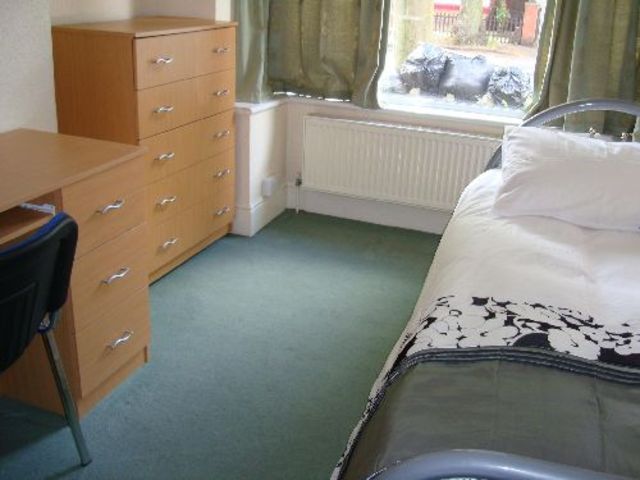  Image of 6 bedroom House Share to rent in Gristhorpe Road Selly Oak Birmingham B29 at Selly Oak West Midlands Selly Oak, B29 7SN