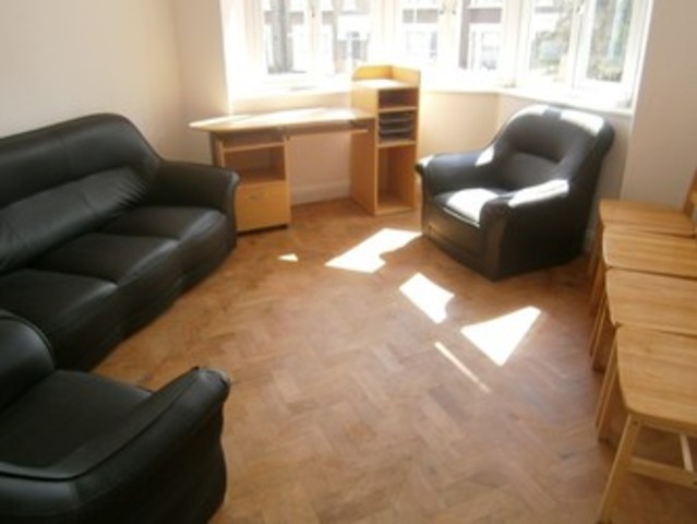  Image of 2 bedroom Flat to rent in Brewster Road London E10 at Grosvenor Court  London, E10 6RH