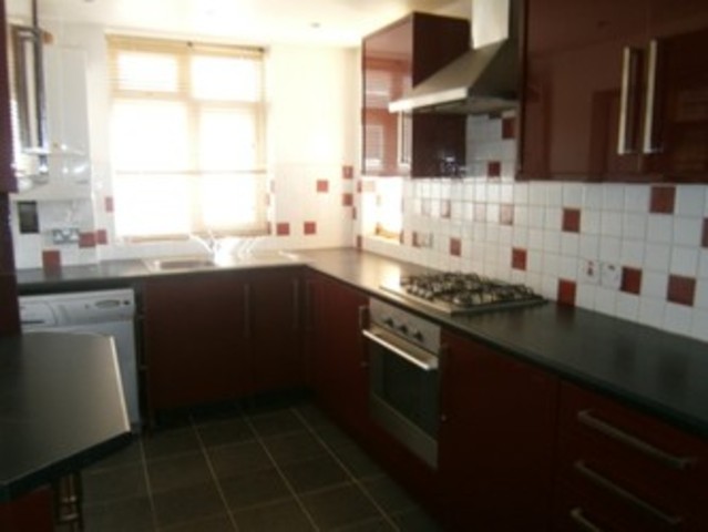  Image of 2 bedroom Flat to rent in Brewster Road London E10 at Grosvenor Court  London, E10 6RH