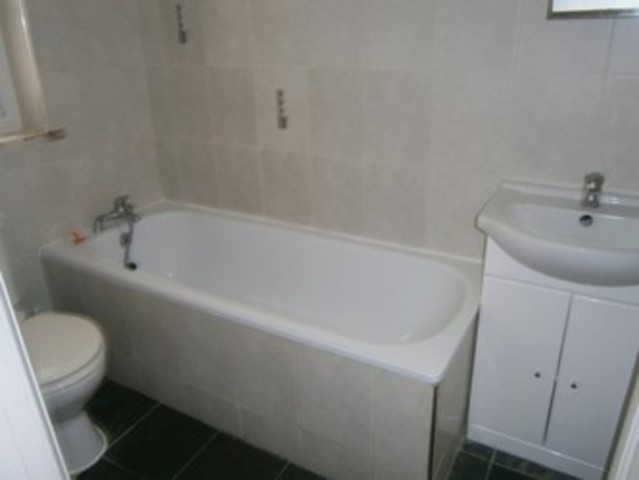  Image of 2 bedroom Flat to rent in Brewster Road London E10 at Grosvenor Court  London, E10 6RH