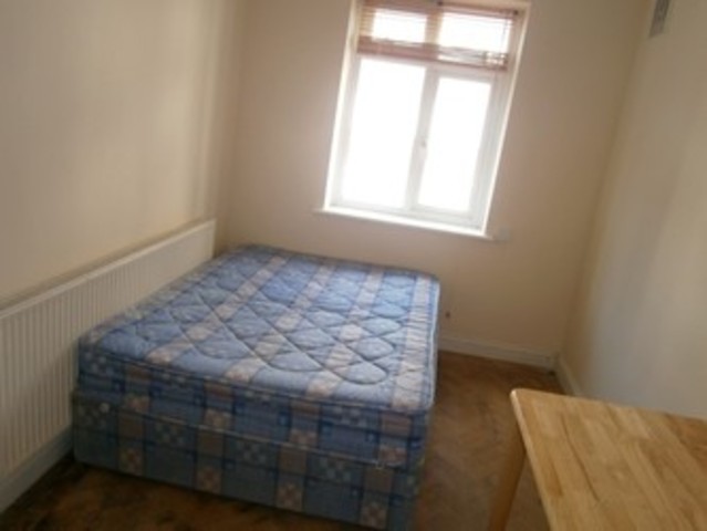  Image of 2 bedroom Flat to rent in Brewster Road London E10 at Grosvenor Court  London, E10 6RH